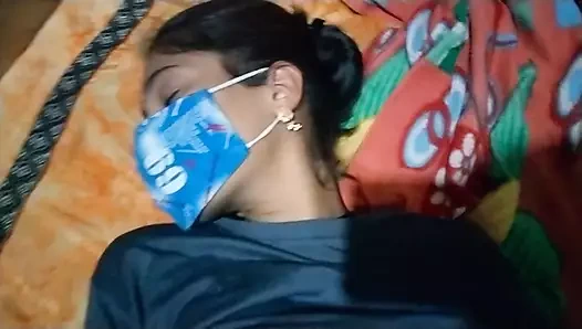 Seksi priya yenge tam seks gecenin tadını çıkarıyor