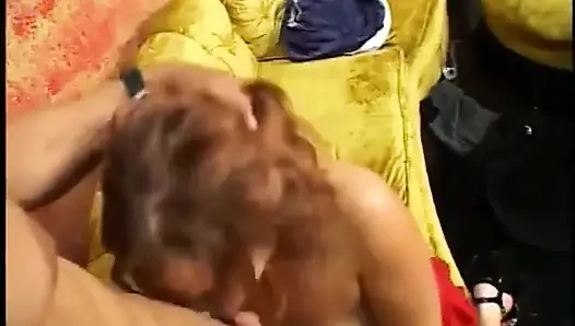 Büyük memeli erkek delisi gabriella sert domalarak sikişiyor