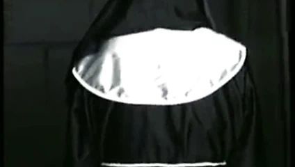 Alman keşiş rahibeye şaplak atıyor