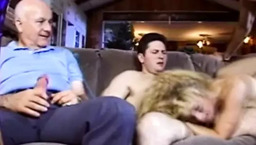 Büyük memeli sarışın eş değiştiren evli kadın