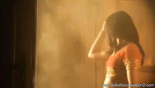 Romantizm arayan egzotik esmer