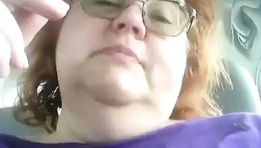 Yaramaz hemşire Vicki Vapes sonra arabasında