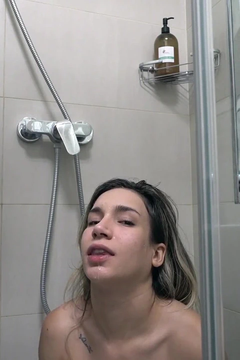 Megan Slut Üzerine İşemeyi Seviyor Bonus