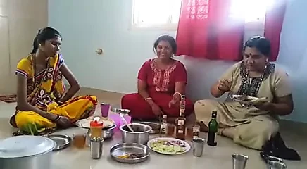Köy teyzeleri şarap içiyor ve davranışlarını görüyor....