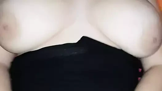 Bonne baise et mes gros seins