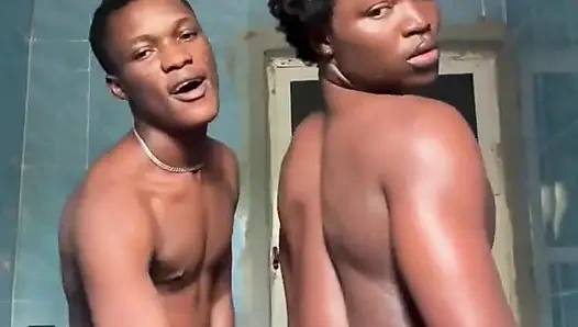 İki kaslı altlar kendileriyle bir araya geldiğinde