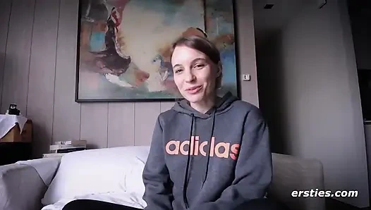 Ersties - zoom toplantısı ıslak lezbiyen seks randevusüne dönüşüyor