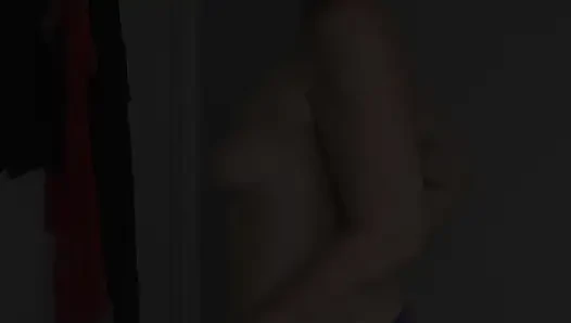 İşe gitmeden önce olgun küçük çocuğumu ısıtıyorum