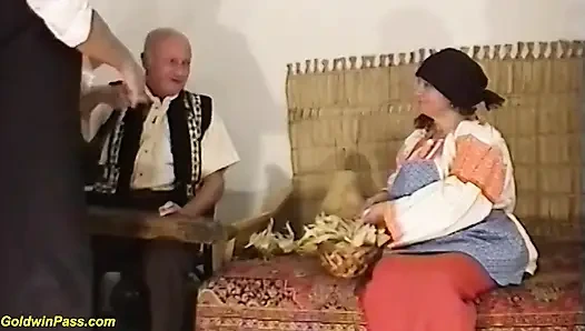 75 yaşındaki nine ilk üçlü grup seks