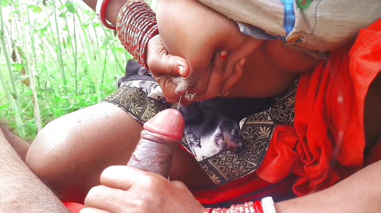 Nai naveli dulhan ko patni ne apne patni ko jungal me le jake uski seal pack chut ka seal tor diya aap khud dekh sakte hai kaise