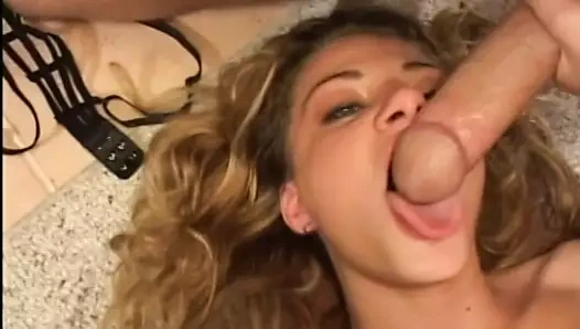 sarışın hatun var onu bunghole ve KEDİ fucked tarafından iki dudes