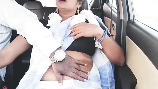 Sexo indio en el coche Hermosa ama de casa en sari intenta follar con hijastro en coche.telugu habla sucio