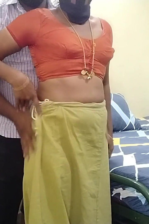 Tamil evli kadın ev sahibini sikiyor