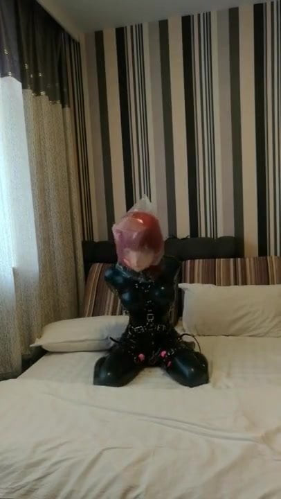 Lateks kigurumi nefes oyunu esaret titreşimli