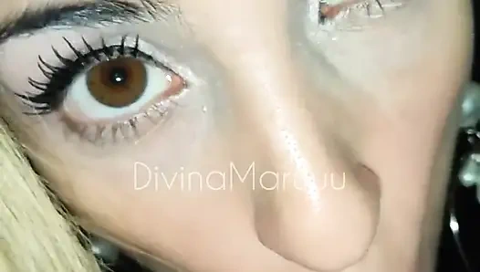 Arabada gezintiye çıktım ve onun yarağını emmek istedim