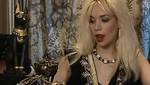 Sarışın Alman güzel ateşli üçlü grup seks yapıyor