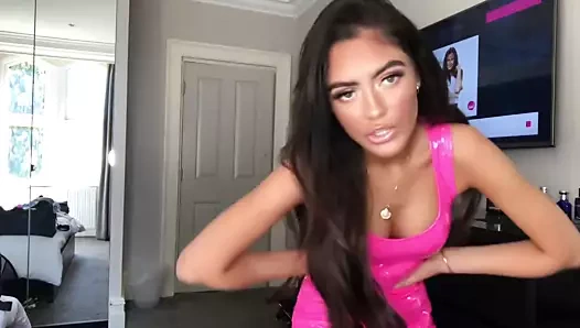 Youtuber roxana rosu pembe pvc elbiseli