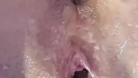 Edepsizce konuşan evli kadın görüntülü görüşmede üç kez fışkırtıyor