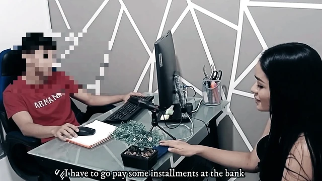 Сексуальный агент по недвижимости показывает своего клиента. Порно на испанском