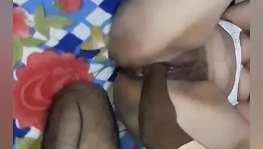 Priya bhabi amcık el içinde büyük göt gösterisi