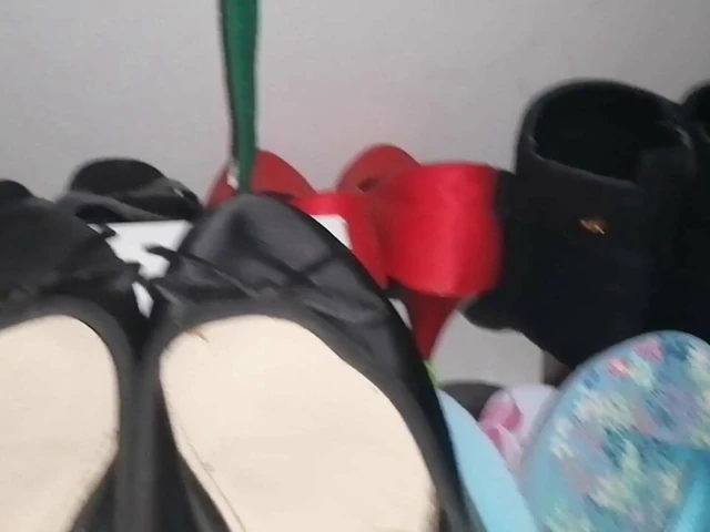 Karımın ayakkabı dolabını keşfetmek
