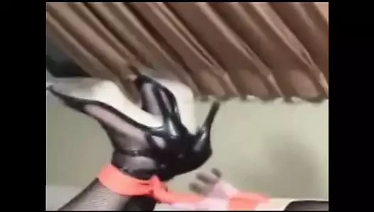 Beni bağladılar ve her tarafıma dokunmaya başladılar