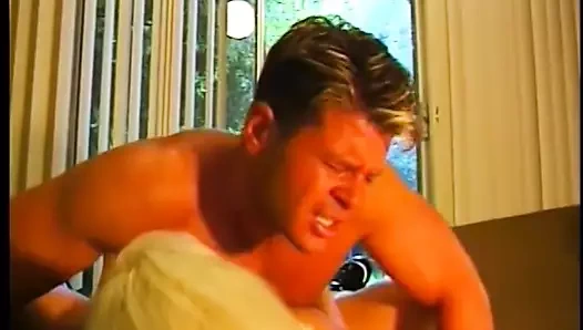 sarışın güzellik yapar aşk için bir uzun sert horoz ile onu ıslak ağız