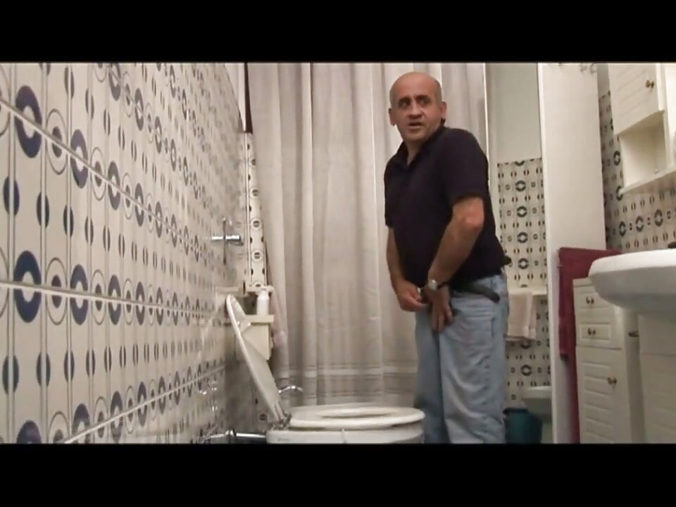 Yaşlı şişman adam doğal göğüslere bayılıyor genç kızlar