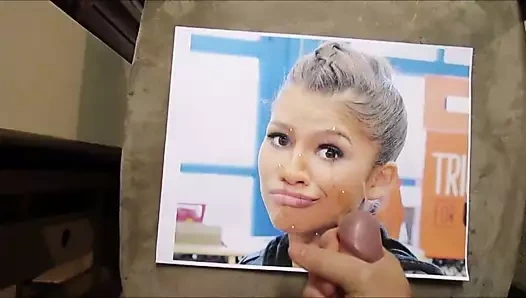 Zendaya Coleman boşalma anısına 018