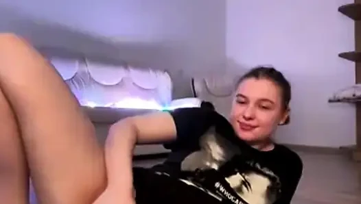 Amına yumruk sokma yakın çekim ve jucielussie ile yağlı memeler gösterisi