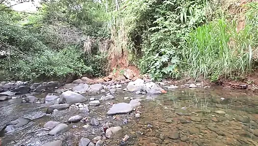 Bölüm bir: Doğayla bağlantı kurmayı, yürümeye gitmeyi ve sikişmeyi seviyorum.. EMMEYI VE ÇOK SÜT ELDE ETMEYI SEVIYORUM