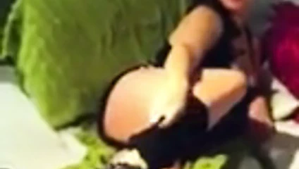 Yüzünüzdeki pov siyah stilletto