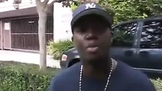 Siyah yarak beyaz bir piliç arıyor