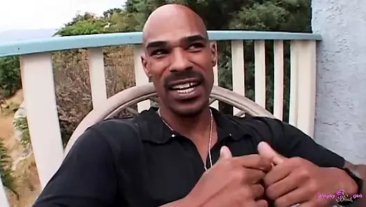 Büyük zenci yarağını seven kızıl saçlı azgın orta yaşlı seksi kadın için büyük bukkake