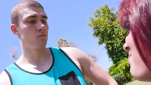 Latina ile büyük memeler gets dik sonra ayak yüz sürtük