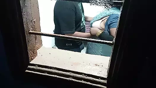 Kocamın gavat kocası çok sert sikişdikten sonra kocamı gizlice izlerken arkadaşımı sikmemi istiyor