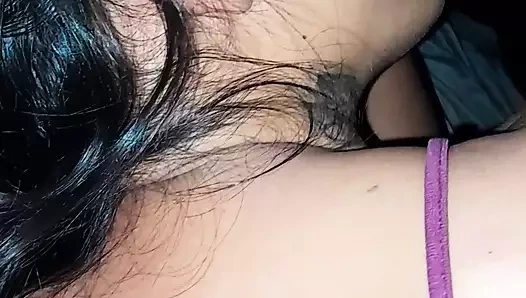 Hintli üvey kız sapık üvey babasına götünü veriyor.