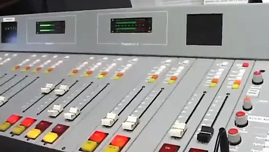 Honolulu'da Tera Patrick'in yer aldığı radyo röportajı