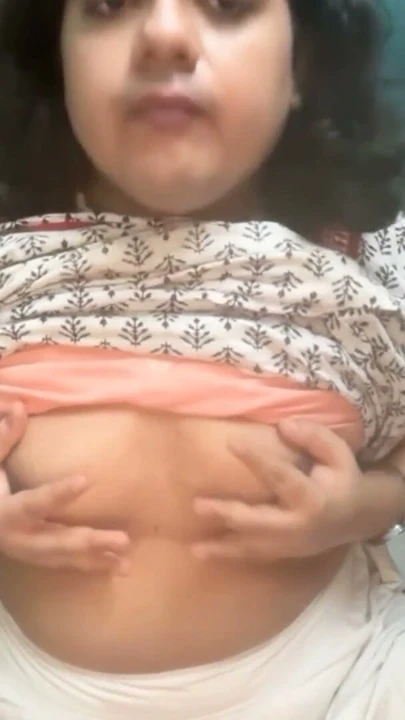 Hintli sissy shemale solo soyunma mastürbasyon kendi spermini yutma | Bölüm 1