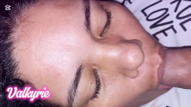 Kız arkadaşım bana iyi bir sakso çekiyor