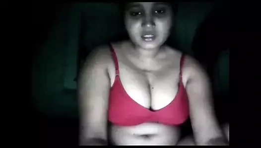 Sevimli genç 18+ liseli kız üvey kız kardeş okuldan sonra üvey erkek kardeşi tarafından ilk seks