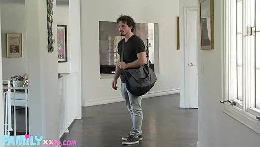 Üvey kız kardeş Alessia