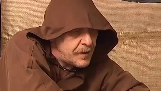 Fetiş bağımlısı Alman sürtük sapık ustası tarafından domine ediliyor