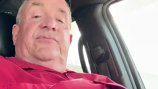 Otoparkta mastürbasyon yapıyor