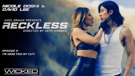 Kötü - büyük memeli sarışın Asyalı bebek amcığını iyi siktiriyor