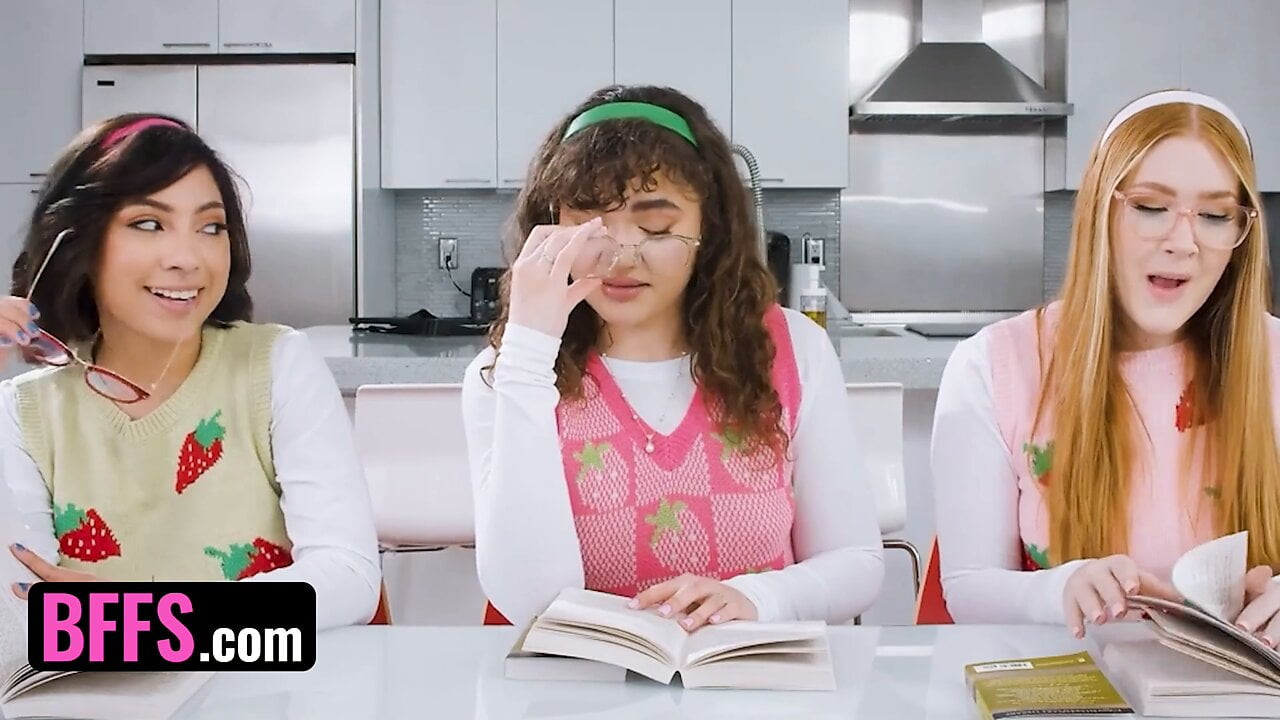 Bffs - en iyi kitap kulübü toplantısı, onları azgın yapan şehvetli düşüncelerini paylaşıyor