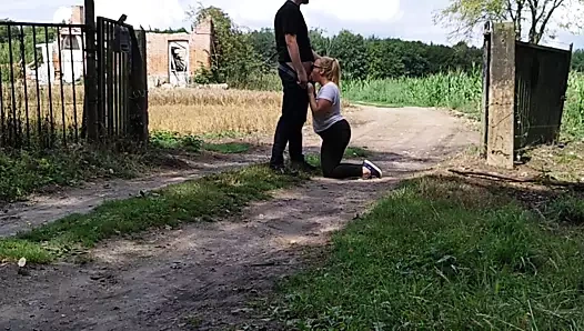 Kamu oral seks – eski fabrika girişi