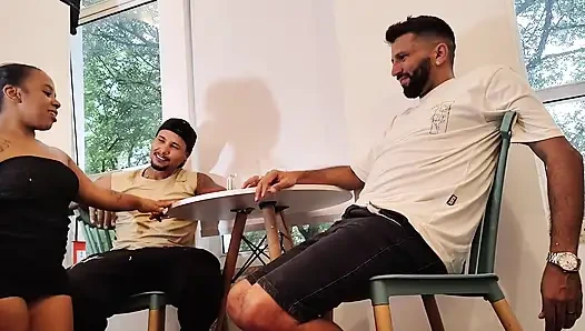 Dois Irmos Numa Entrevista Para Tiffany Montavani Sentou Pirocada Na an