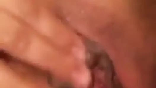 kız arkadaşı ile oynuyor