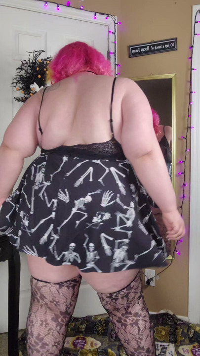 It's finally fat goth girl season. Extra plump to keep you warm and cozy.